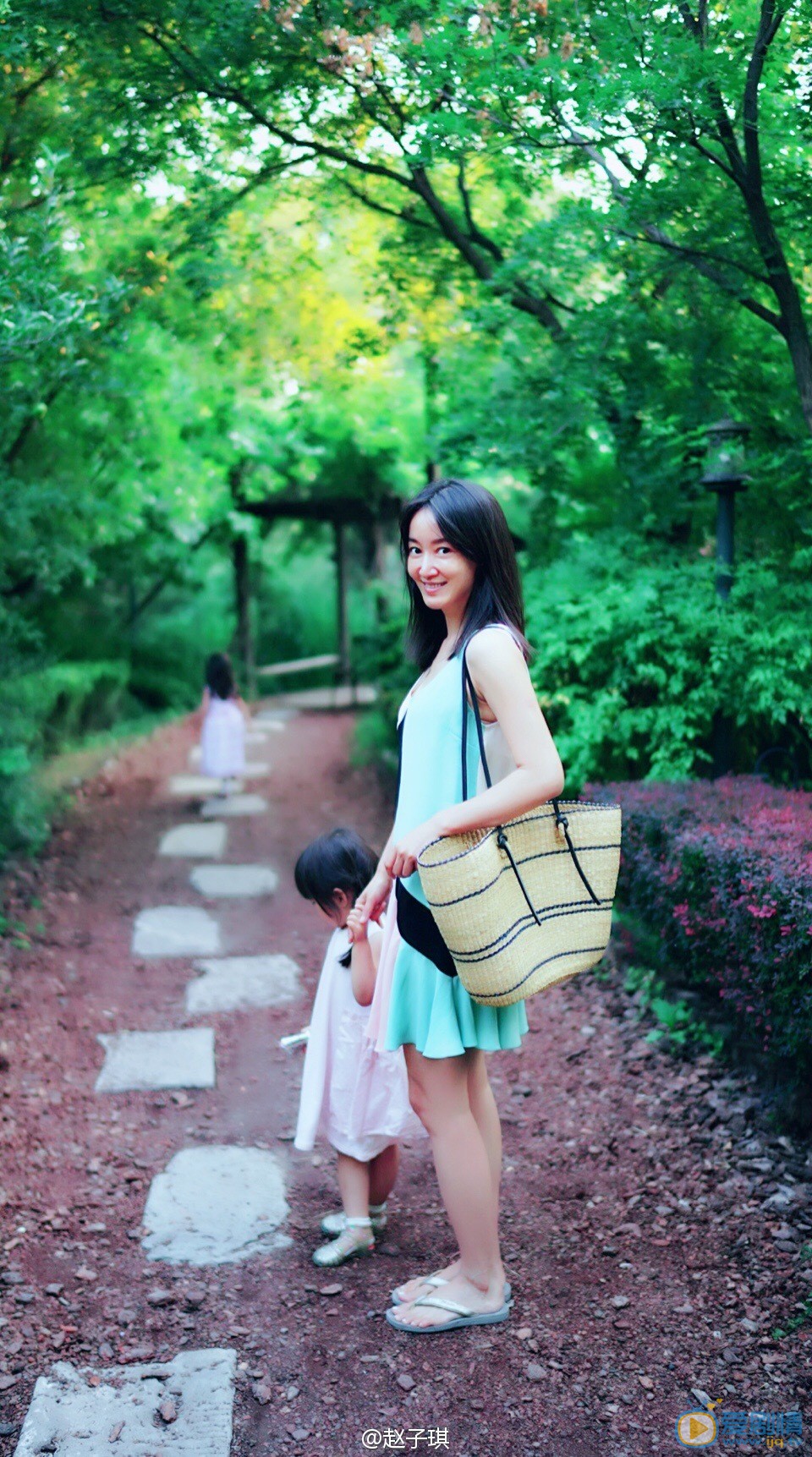 赵子琪母女合照 赵子琪高清写真_赵子琪高清剧照