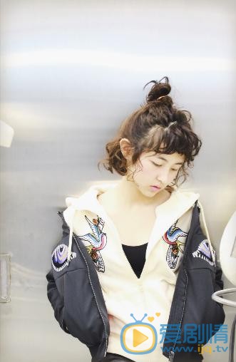 张子枫休闲写真照 张子枫休闲写真照