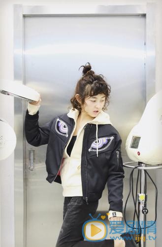 张子枫休闲写真照 张子枫高清写真_张子枫高清剧照