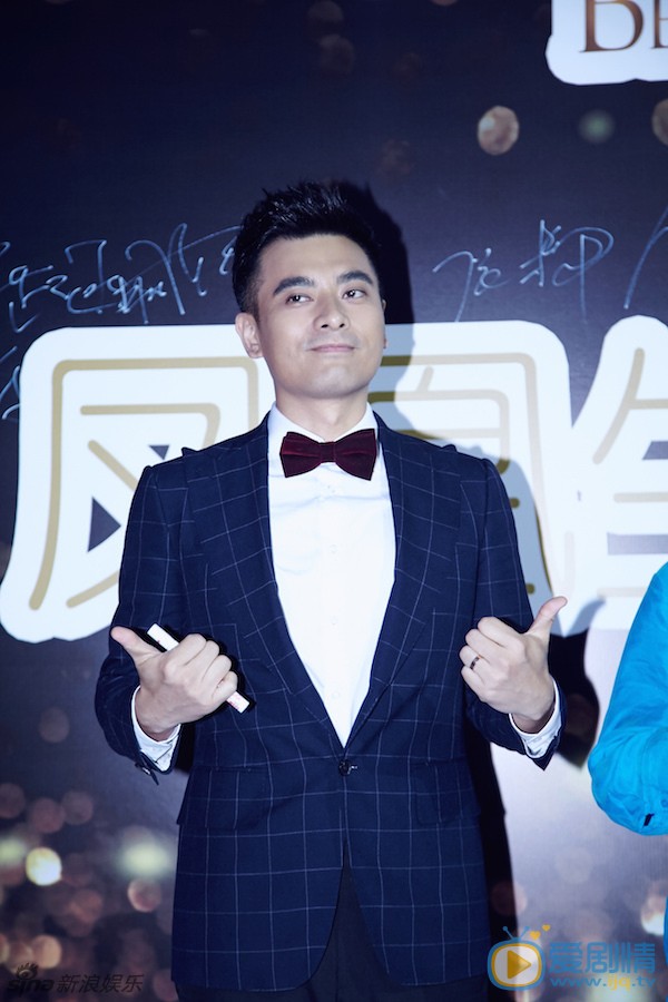 陈龙活动照 19日“美动华人”颁奖盛典在三亚举行，陈龙凭借对《琅琊榜》蒙大统领一角的出色塑造，获得了“年度最受华人喜爱国剧明星”荣誉。