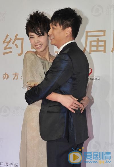 黄磊颁奖典礼照 黄磊高清写真_黄磊高清剧照