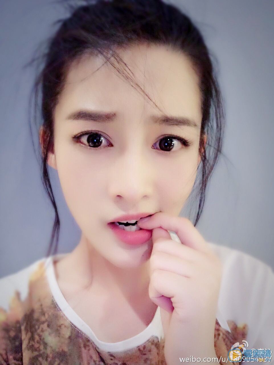李沁卖萌照 李沁高清写真_李沁高清剧照