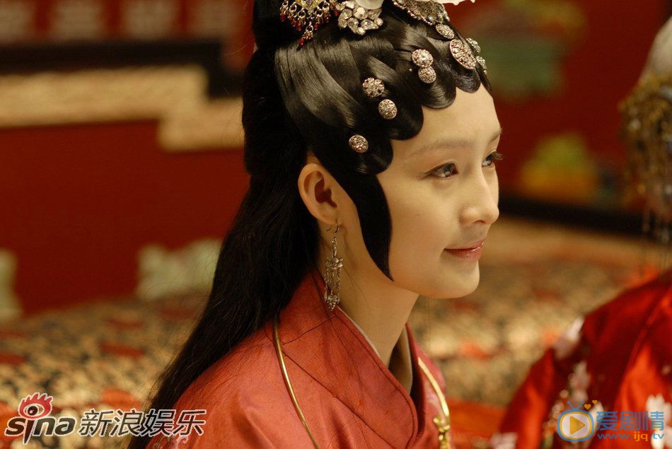 李沁《新版红楼梦》剧照 李沁高清写真_李沁高清剧照