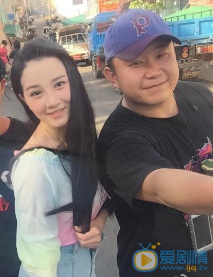 陈小纭和朋友合照 陈小纭高清写真_陈小纭高清剧照