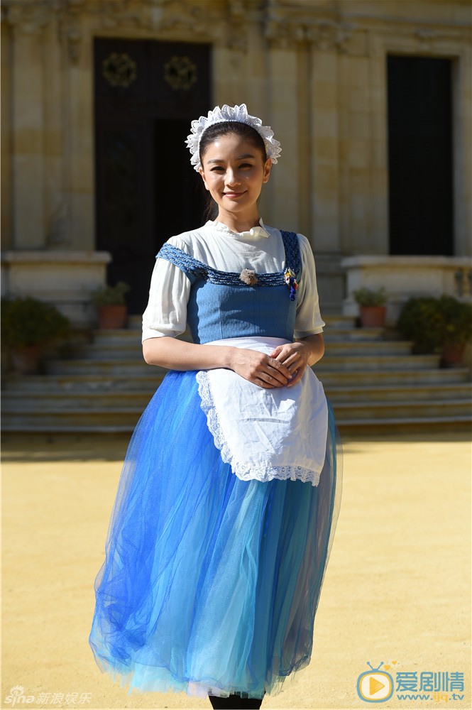 胡可综艺节目活动 本期《一路上有你》节目中，三位“老婆大人”将变身老公的一日女仆，换上“萌萌哒”的女仆装，任凭老公使唤。胡可参加综艺节目照