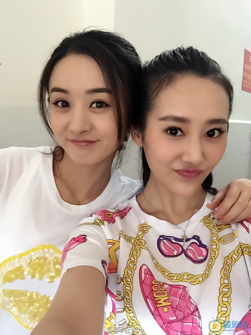 李纯和朋友合照 李纯高清写真_李纯高清剧照
