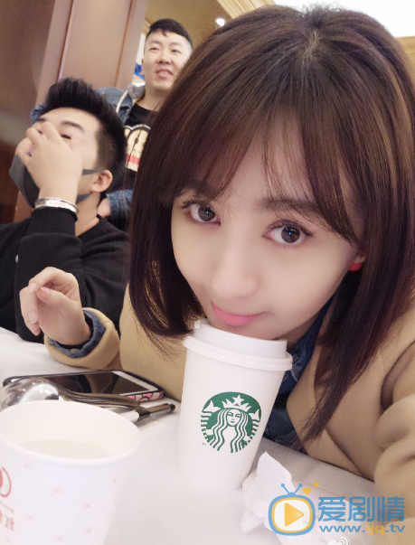 李菲儿与人合照 李菲儿高清写真_李菲儿高清剧照