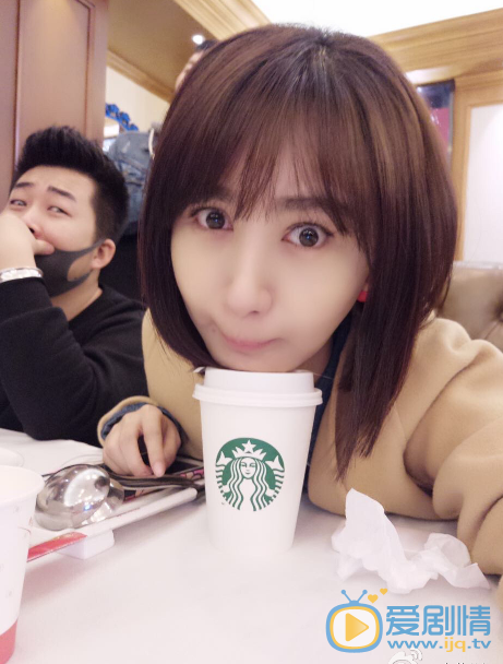 李菲儿与人合照 李菲儿高清写真_李菲儿高清剧照