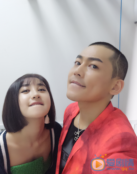 李菲儿与人合照 李菲儿高清写真_李菲儿高清剧照