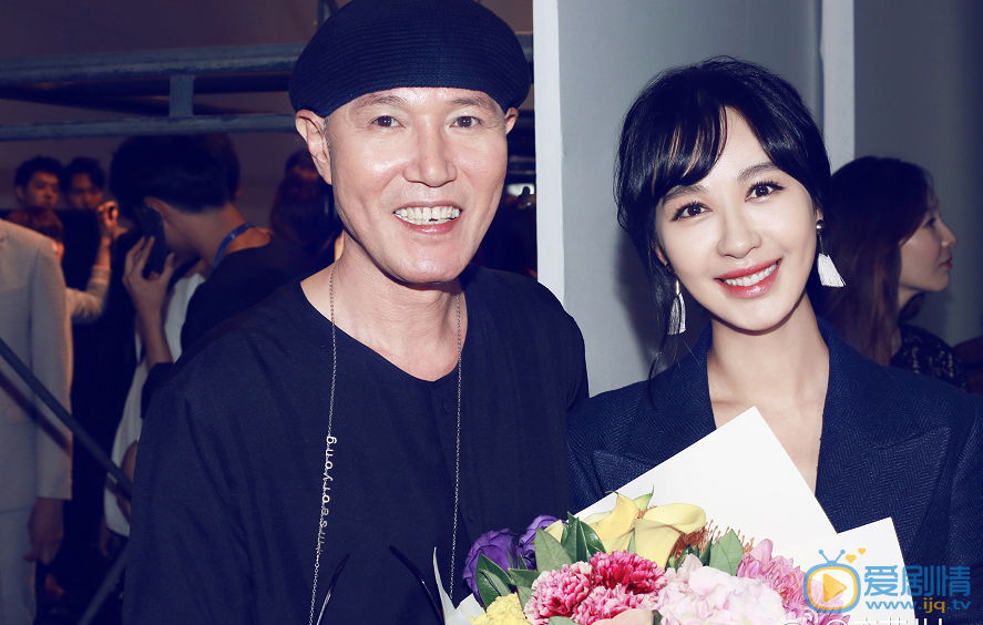李菲儿与人合照 李菲儿高清写真_李菲儿高清剧照