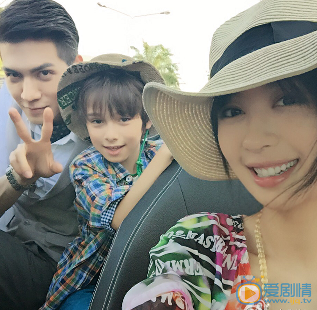 李菲儿与人合照 李菲儿高清写真_李菲儿高清剧照