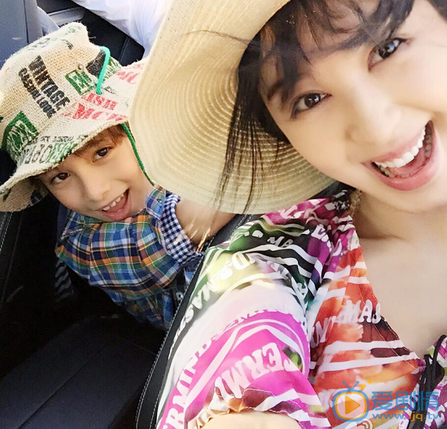 李菲儿与人合照 李菲儿高清写真_李菲儿高清剧照