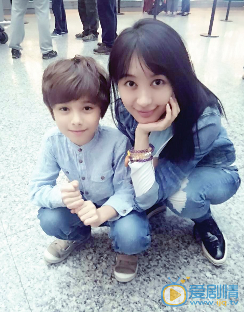 李菲儿与人合照 李菲儿高清写真_李菲儿高清剧照