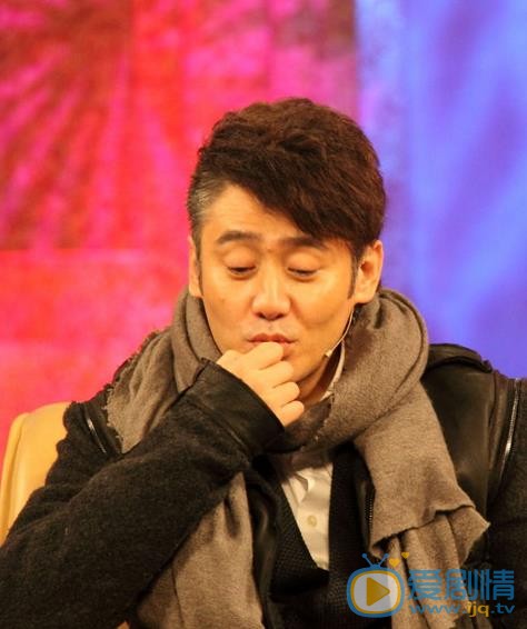 吴秀波电视访谈节目照 吴秀波高清写真_吴秀波高清剧照