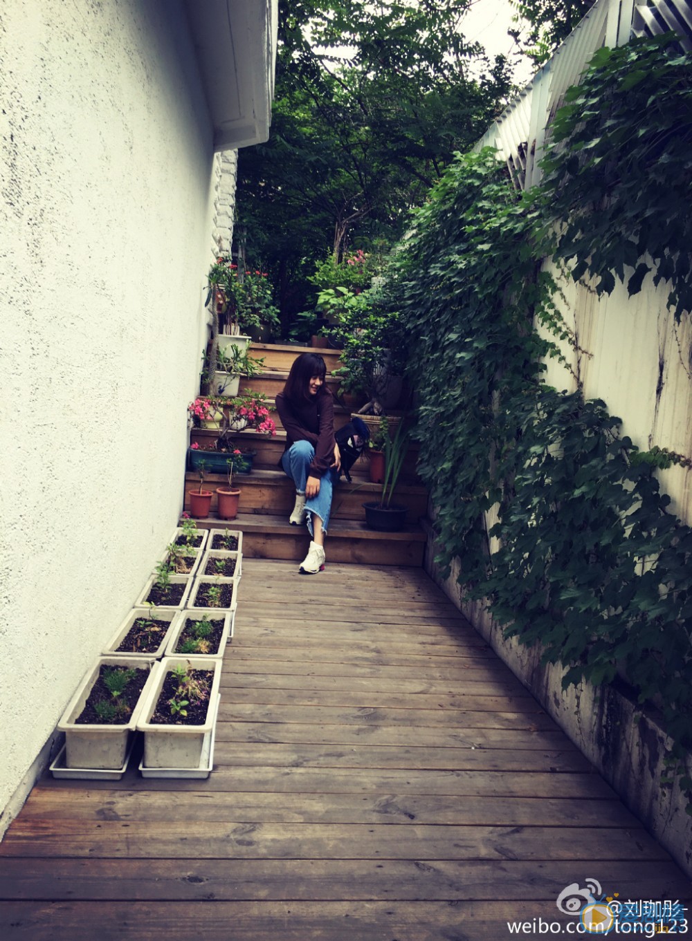刘珈彤旅游自拍照