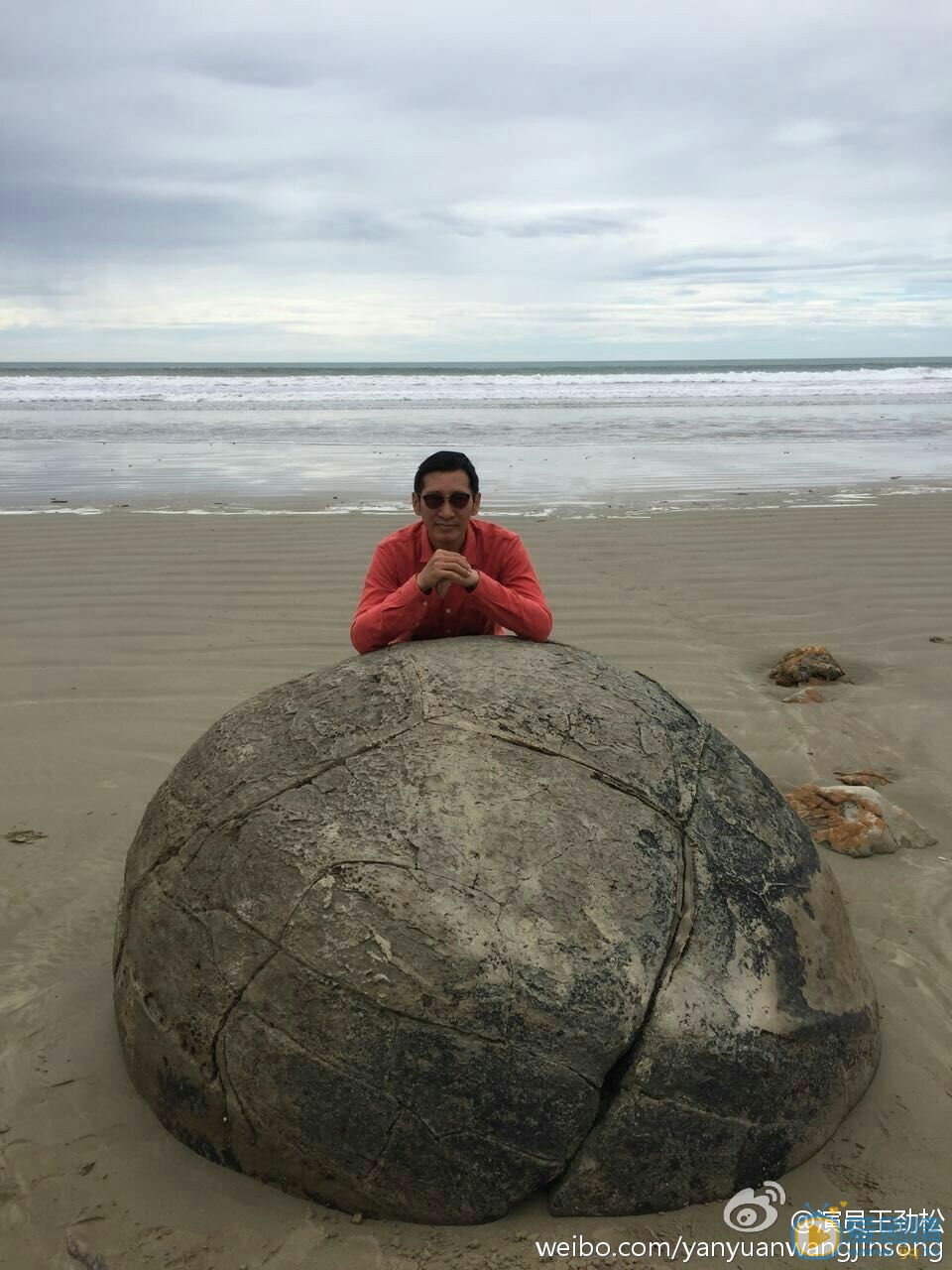王劲松旅行生活照 王劲松高清写真_王劲松高清剧照