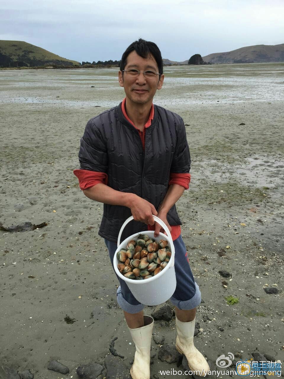 王劲松旅行生活照 王劲松高清写真_王劲松高清剧照