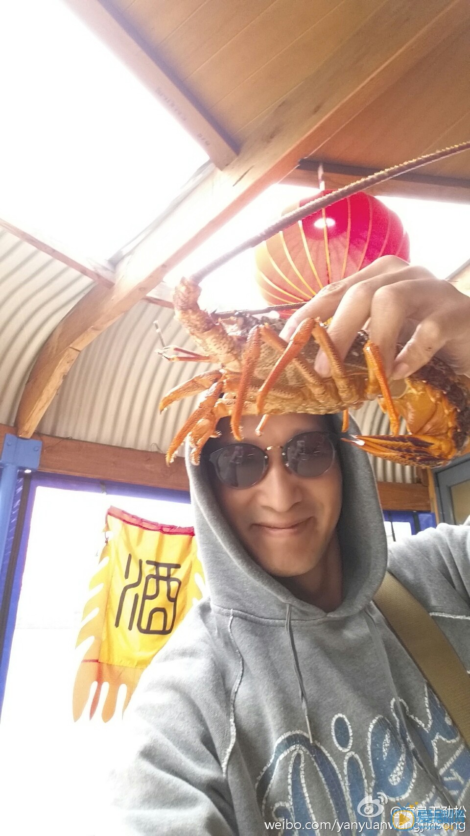 王劲松旅行生活照 王劲松高清写真_王劲松高清剧照