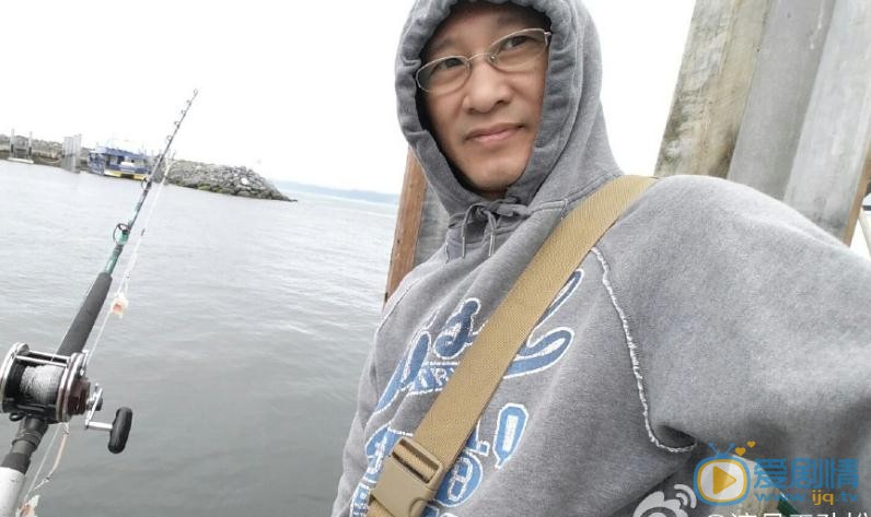 王劲松旅行生活照 王劲松高清写真_王劲松高清剧照