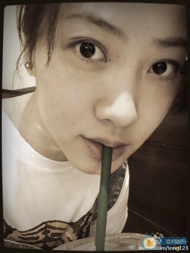 电视剧麻雀中柳美娜扮演者刘珈彤生活照