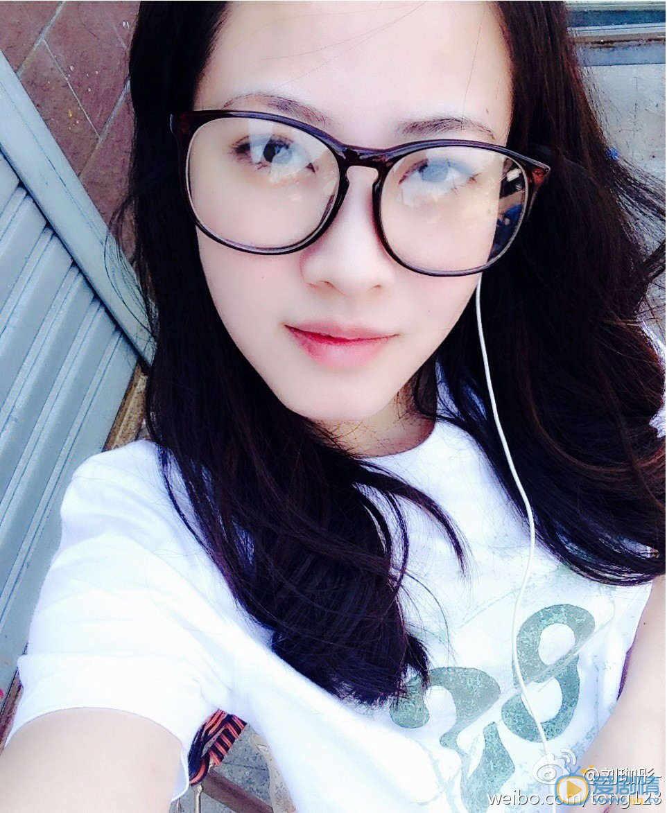 电视剧麻雀中柳美娜扮演者刘珈彤生活照