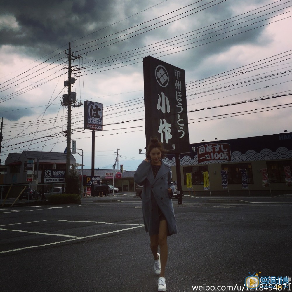 施予斐街拍时刻 施予斐高清写真_施予斐高清剧照