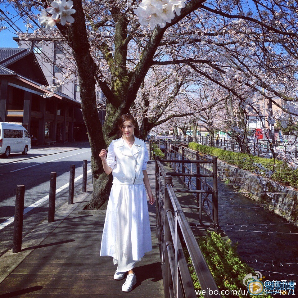 施予斐街拍时刻 施予斐高清写真_施予斐高清剧照