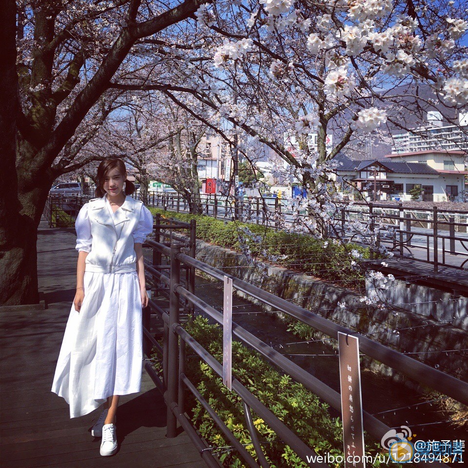 施予斐街拍时刻 施予斐高清写真_施予斐高清剧照