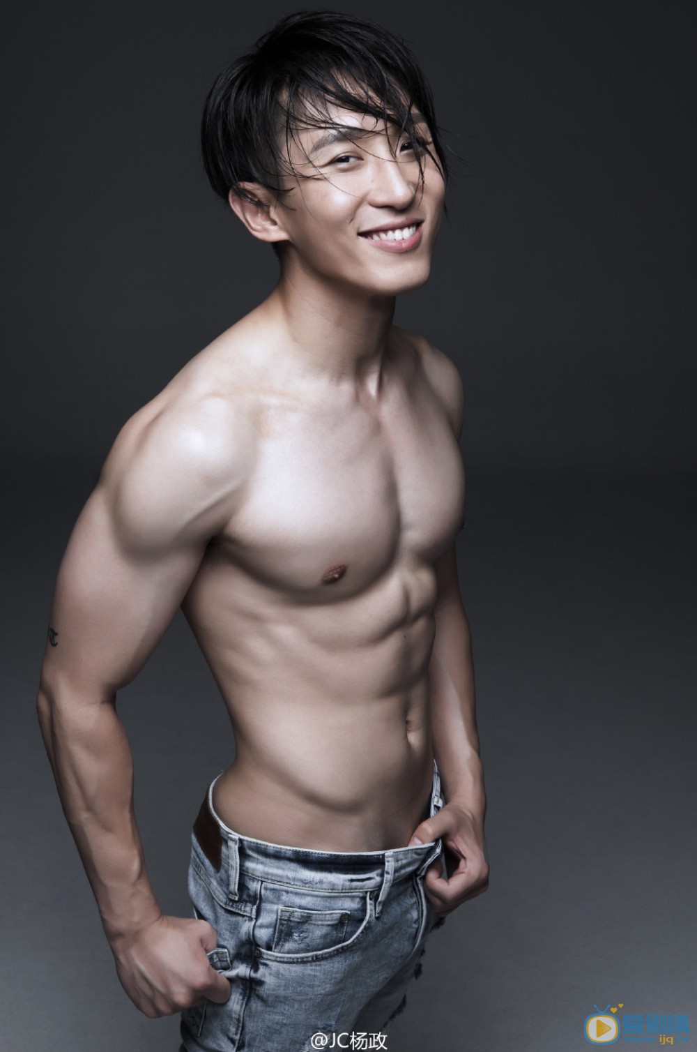 杨政肌肉大片 杨政高清写真_杨政高清剧照