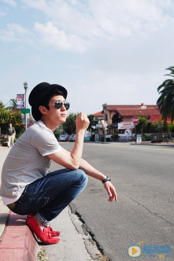 杨政旅行时尚街拍 杨政高清写真_杨政高清剧照