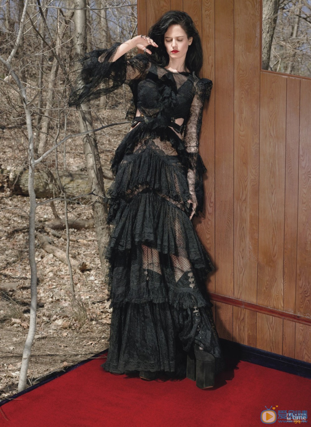 佩小姐的奇幻城堡伊娃·格林登W杂志封面展邪性魅惑 获称蒂姆波顿的新“缪斯”