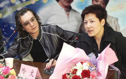 李咏家庭照 李咏高清写真_李咏高清剧照