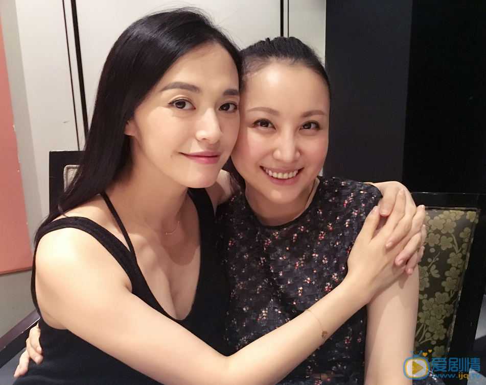 姚晨与友人合照 与友人合照