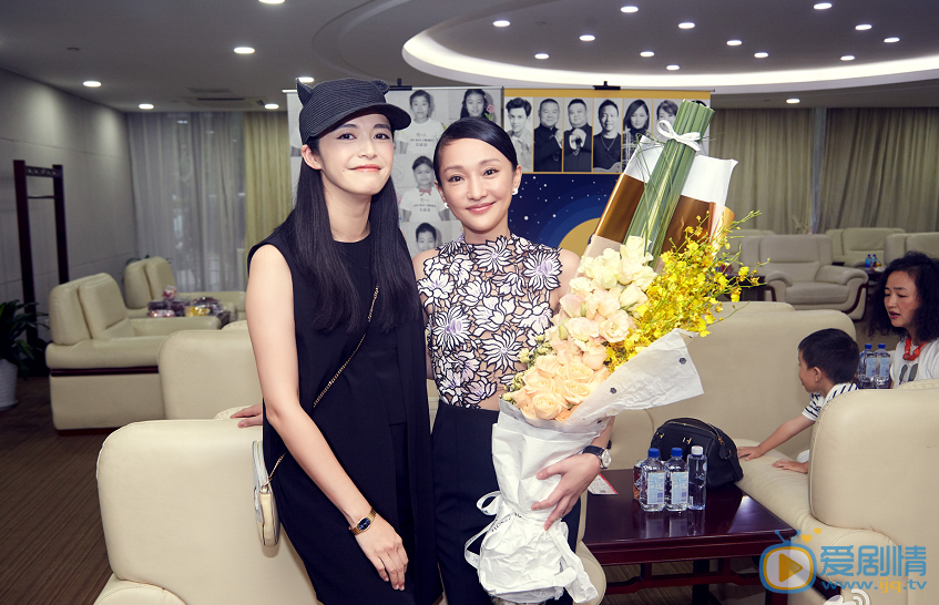 姚晨与友人合照 与友人合照