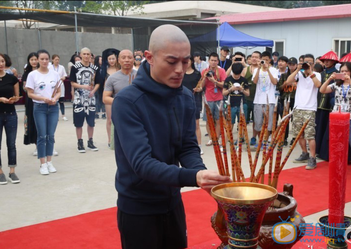 如懿传火热开拍 霍建华再演一代帝王剃光头抢镜