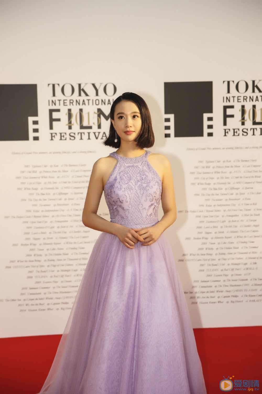 近日，演员李梦出席某时尚活动，把原本慵懒休闲的风格穿出几分简洁和帅气来。