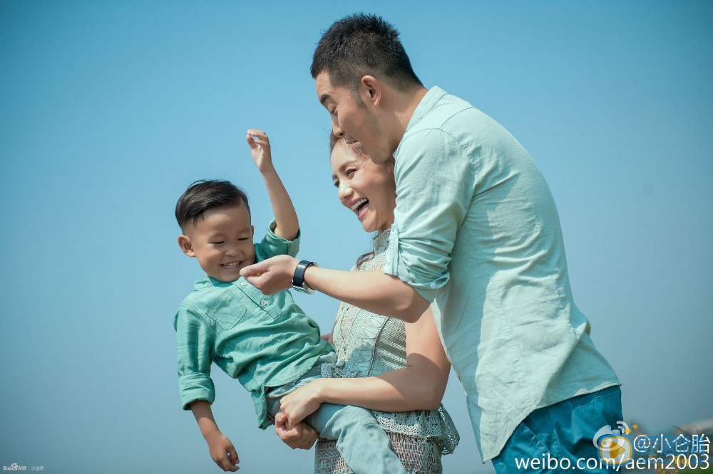 沙溢家庭合照 沙溢高清写真_沙溢高清剧照
