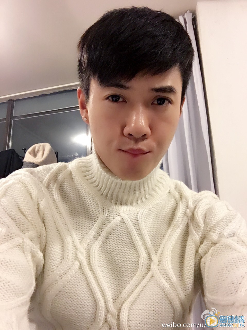 刘秋实嘟嘴卖萌照 刘秋实高清写真_刘秋实高清剧照