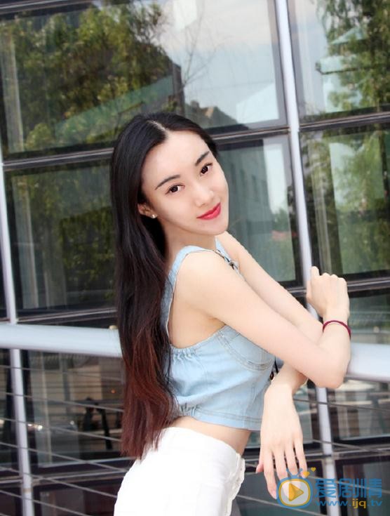 王艺霏街拍 王艺霏高清写真_王艺霏高清剧照