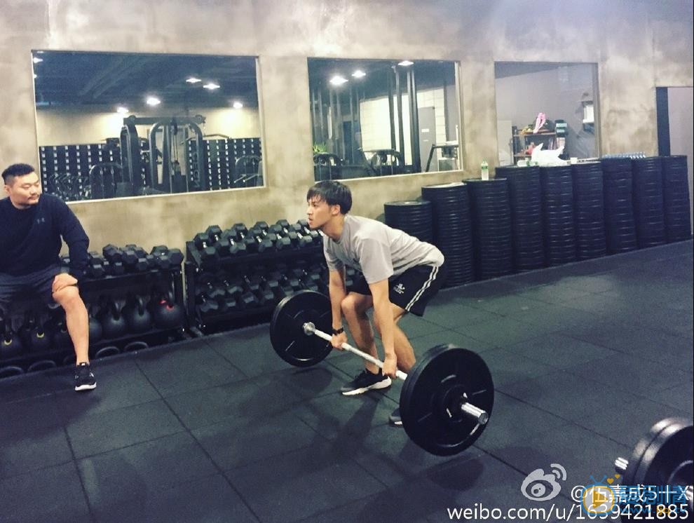 伍嘉成成员合影 成员合影