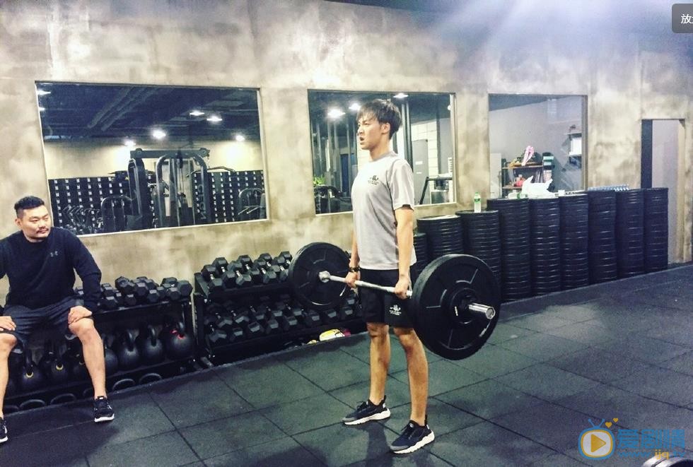 伍嘉成成员合影 伍嘉成高清写真_伍嘉成高清剧照