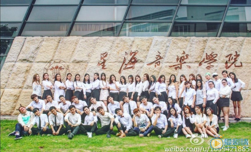 伍嘉成毕业照 毕业照