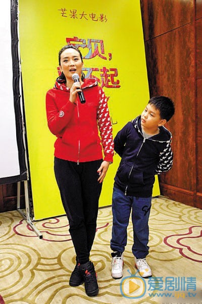 王艳儿子球球合照 王艳高清写真_王艳高清剧照