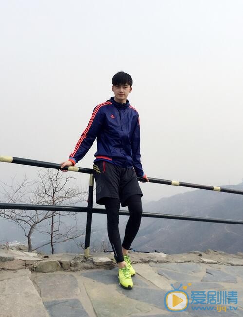 董力登山游玩照 董力高清写真_董力高清剧照