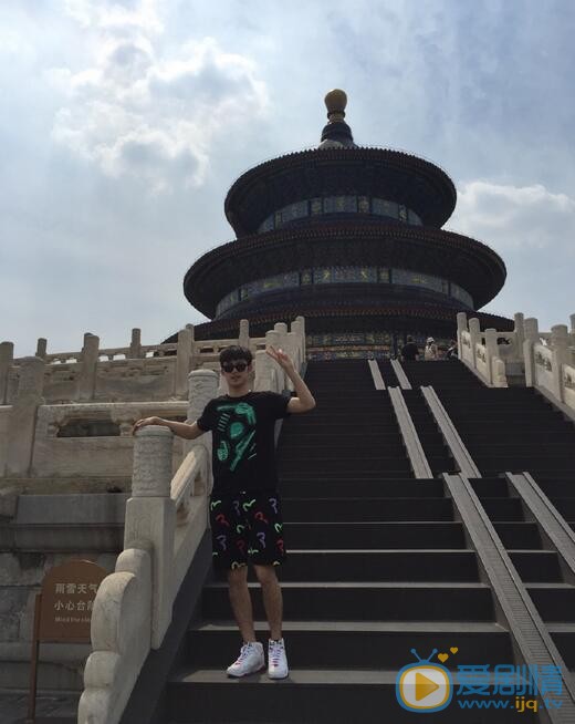 董力登山游玩照 董力高清写真_董力高清剧照