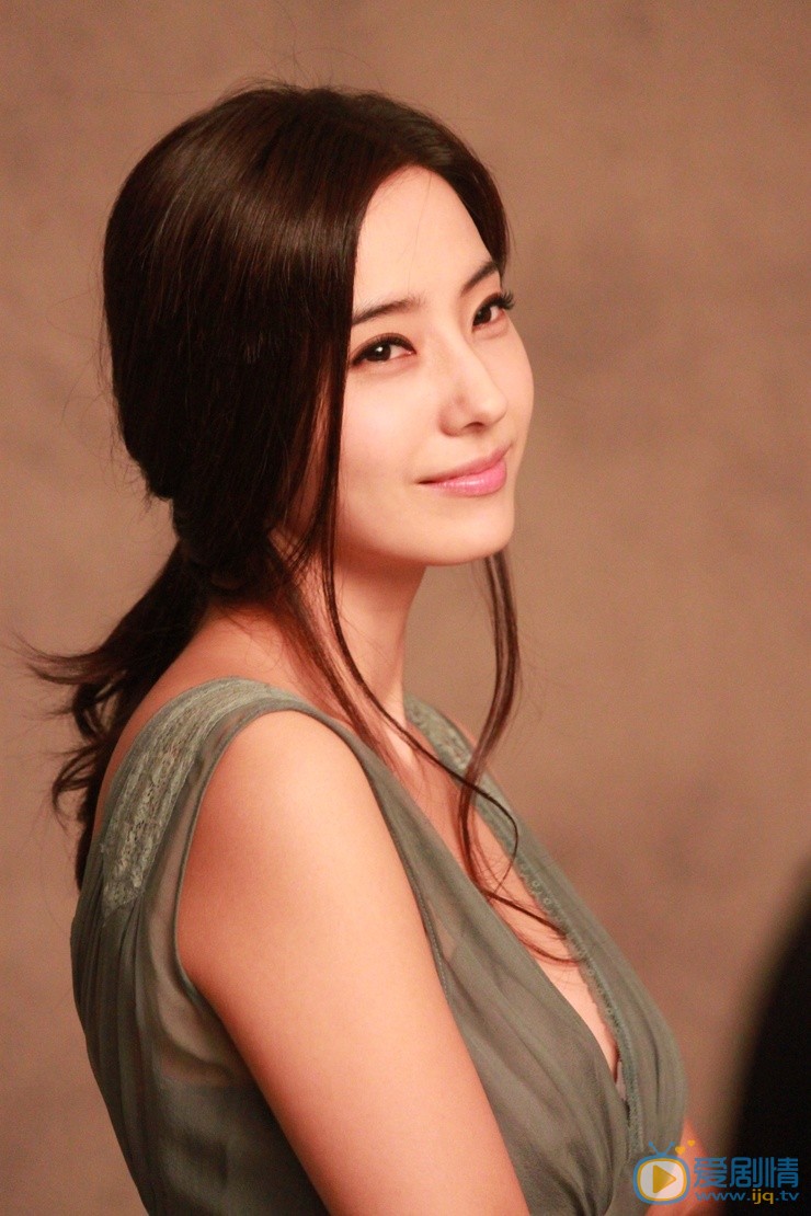 韩彩英性感写真 韩彩英高清写真_韩彩英高清剧照