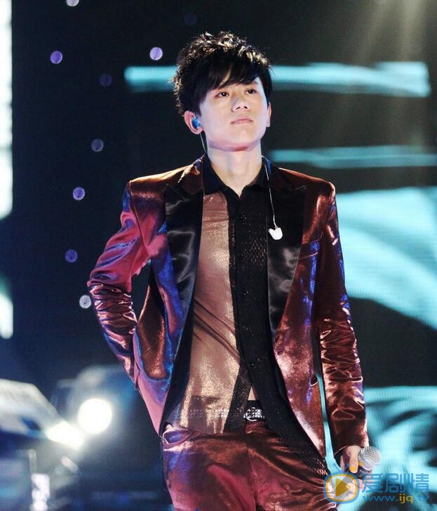 张杰2010年《这就是爱》演唱会 张杰高清写真_张杰高清剧照