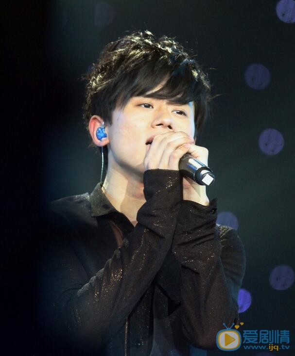 张杰2010年《这就是爱》演唱会 张杰高清写真_张杰高清剧照