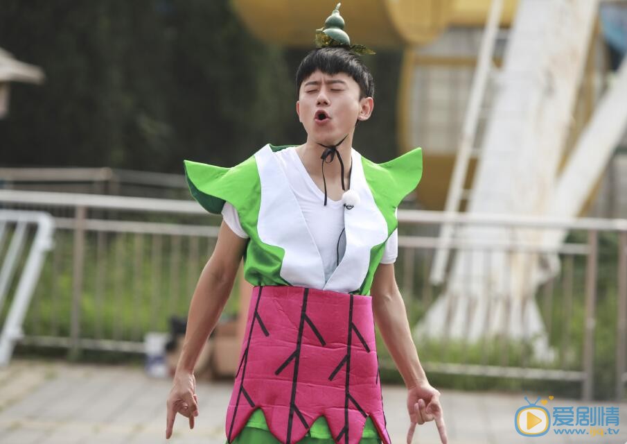 张杰《真心英雄》节目照 张杰高清写真_张杰高清剧照