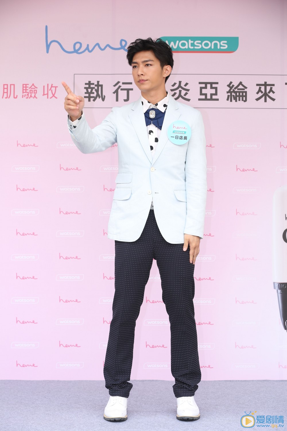 炎亚纶活动照 炎亚纶活动照